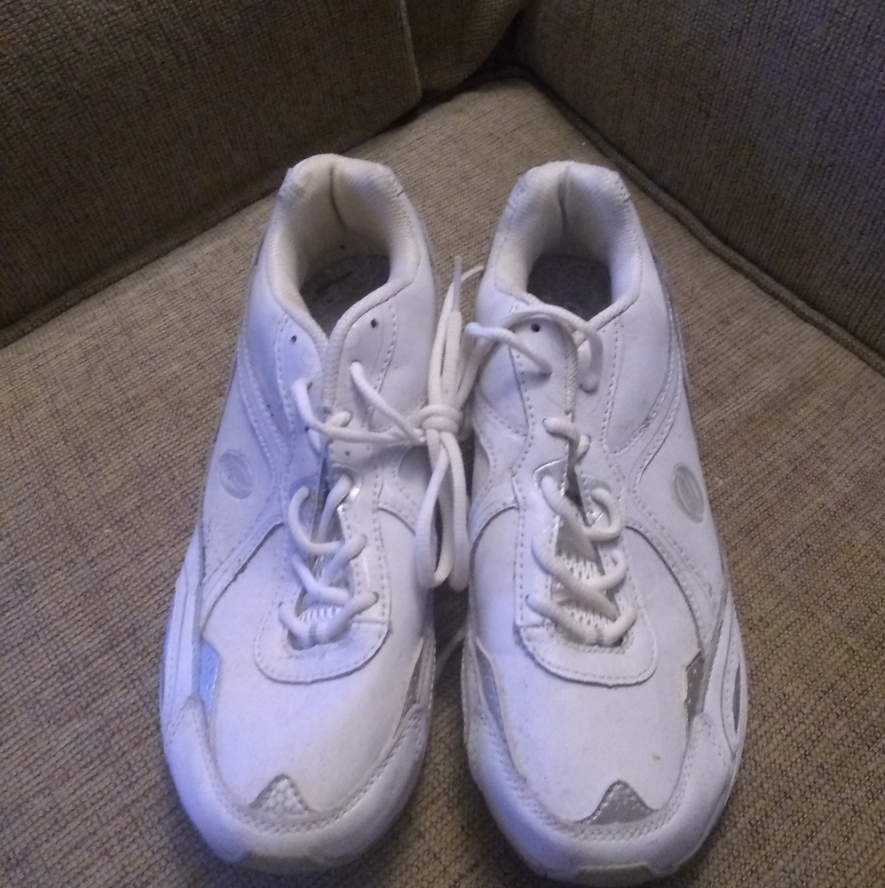 Men's size 8.5 rock n fit shoes